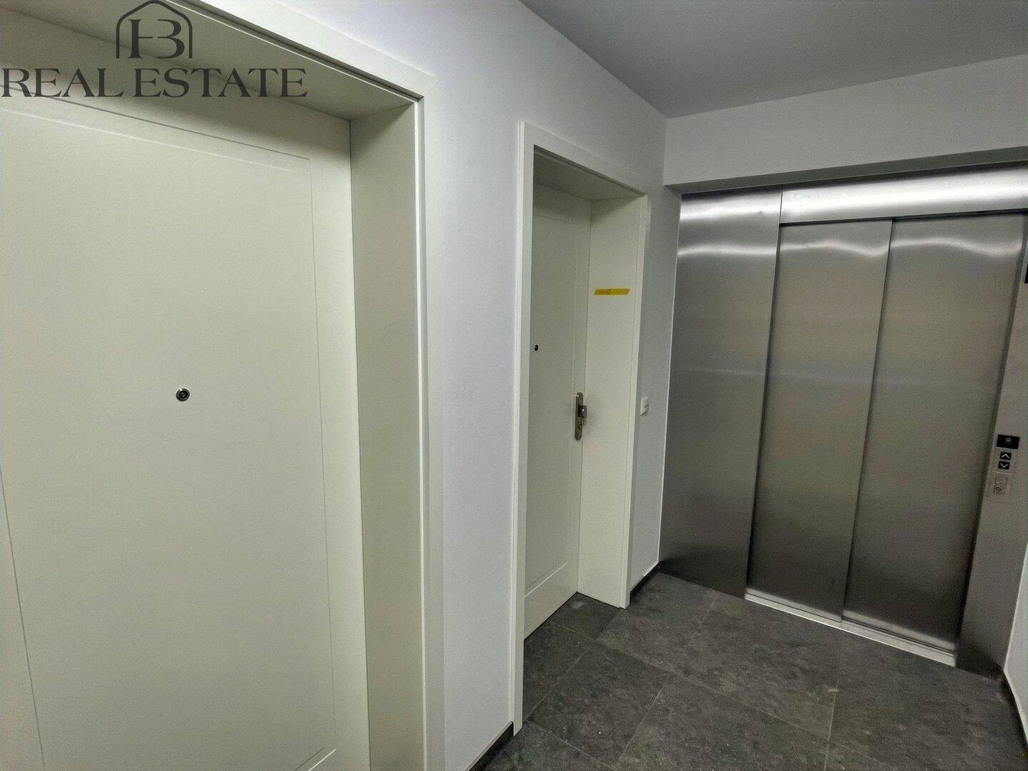 Schöne 4-Raumwohnung im 1. Obergeschoss mit Fahrstuhl und Tiefgarage!, 39576 Stendal