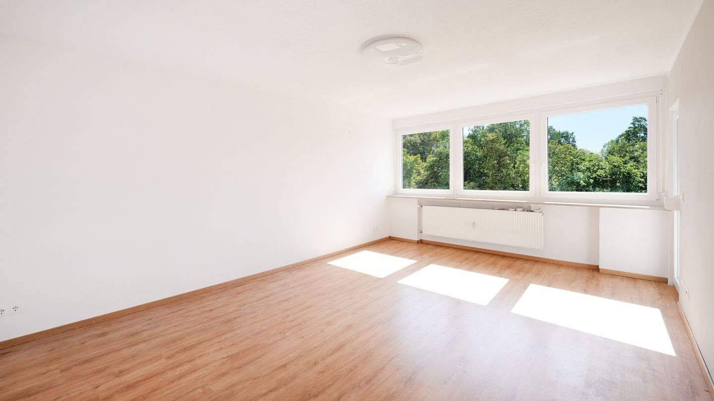 3-Zimmer-Wohnung mit Blick ins Grüne, großer Loggia in Zirndorf am Stadtpark, 90513 Zirndorf