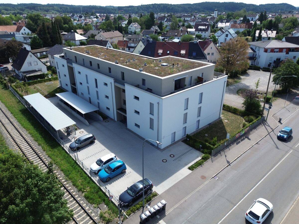 Exklusive und großzügige Dachgeschosswohnung mit sonniger Dachterrasse im Herzen von Vöhringen