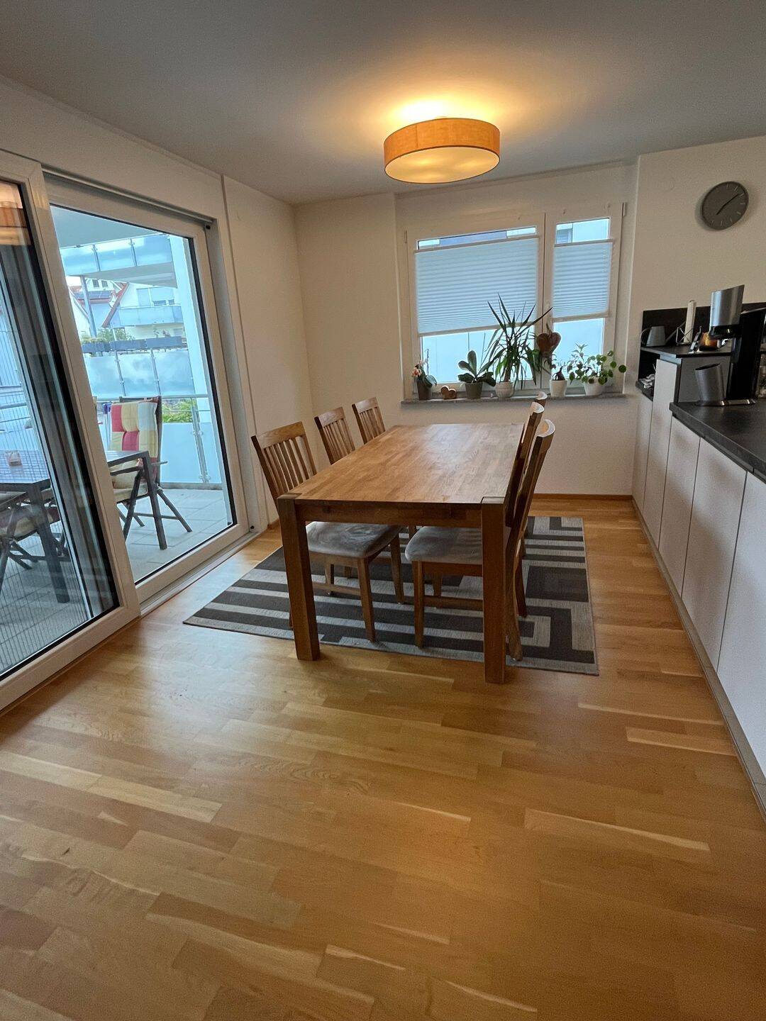 4 Zimmer Wohnung mit großem Balkon, zwei Bädern, zwei TG Stellplätze mit Wallbox, 71139 Ehningen