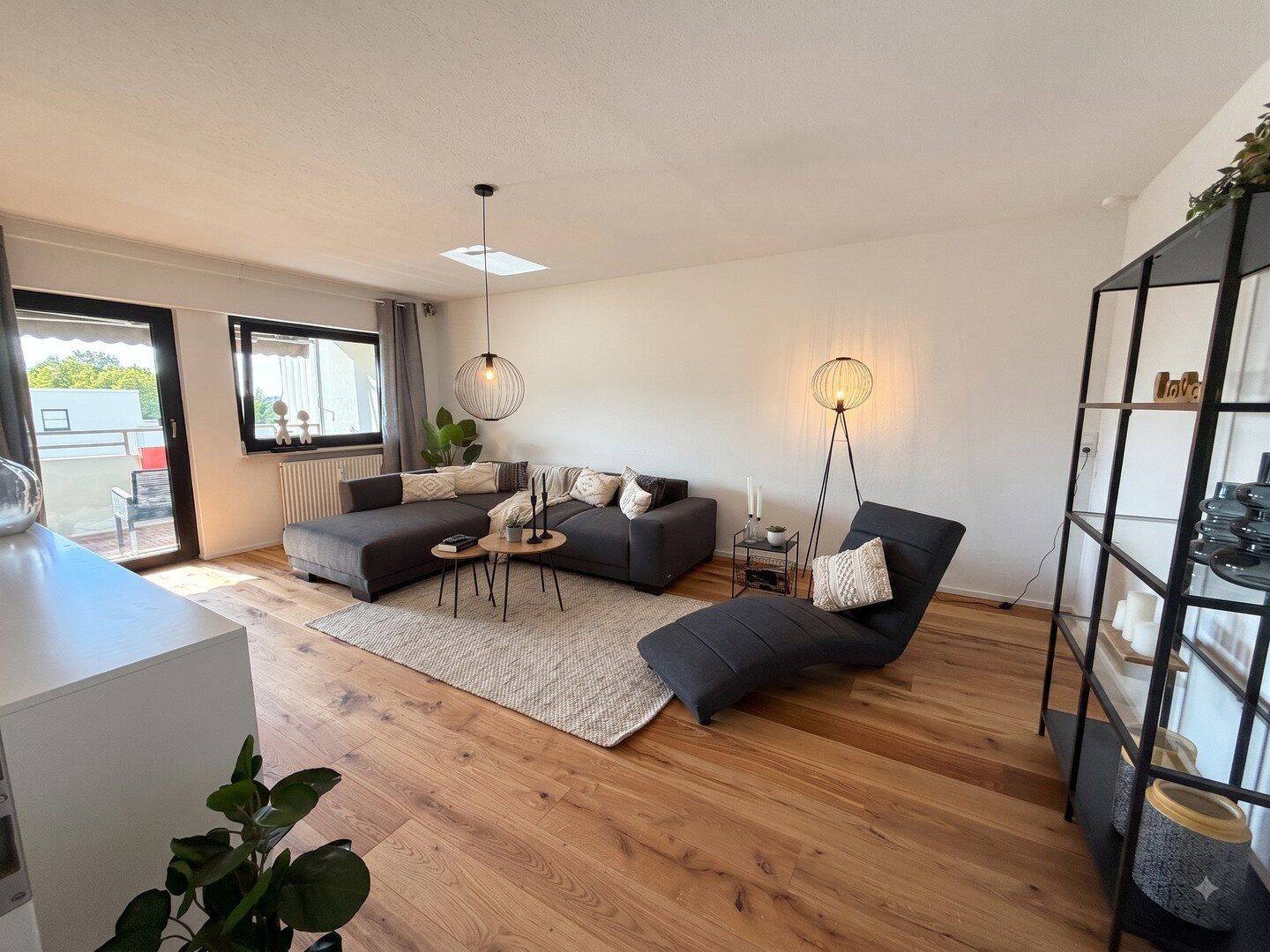 Sofort Einziehen! Frisch renovierte 3,5 Zimmer Wohnung mit Balkon und Garage, 71334 Waiblingen