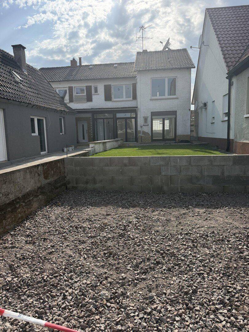 Kernsaniertes, Haus inklusive zweier Stellplätze und Garten, 76761 Rülzheim