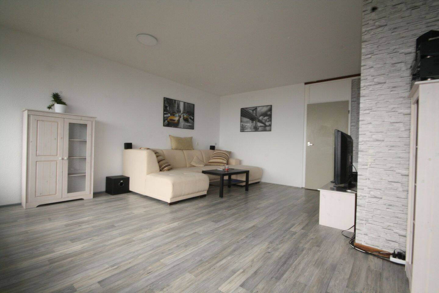 Sehr schöne und voll möbelierte 3 Zimmer Wohnung in Emden zu vermieten!