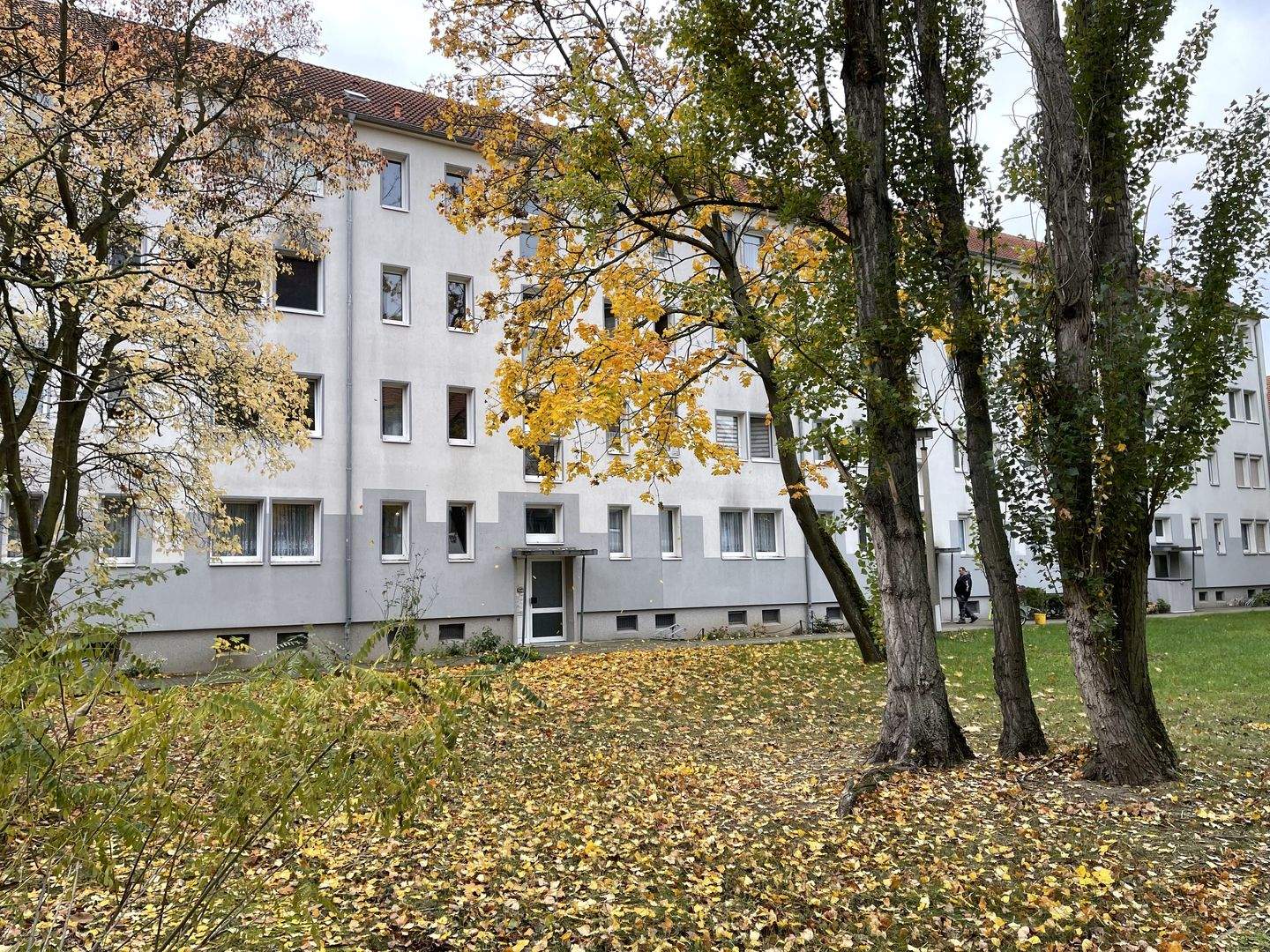 Wohnen im Erdgeschoss – Wir sanieren für Sie eine 2-Raumwohnung ohne Balkon in Wolfen-Nord !, 6766 Bitterfeld-Wolfen
