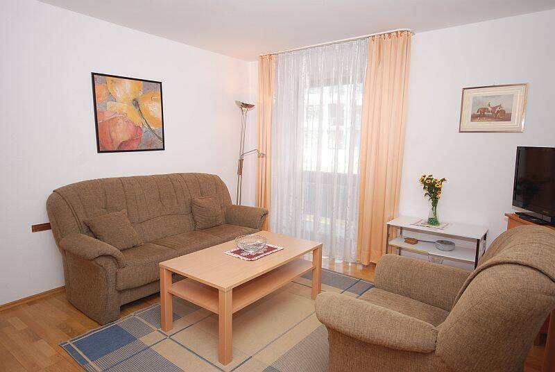 Zwei-Zimmer-Wohnung komplett möbliert und ausgestattet in zentrumsnaher Lage, 83435 Bad Reichenhall