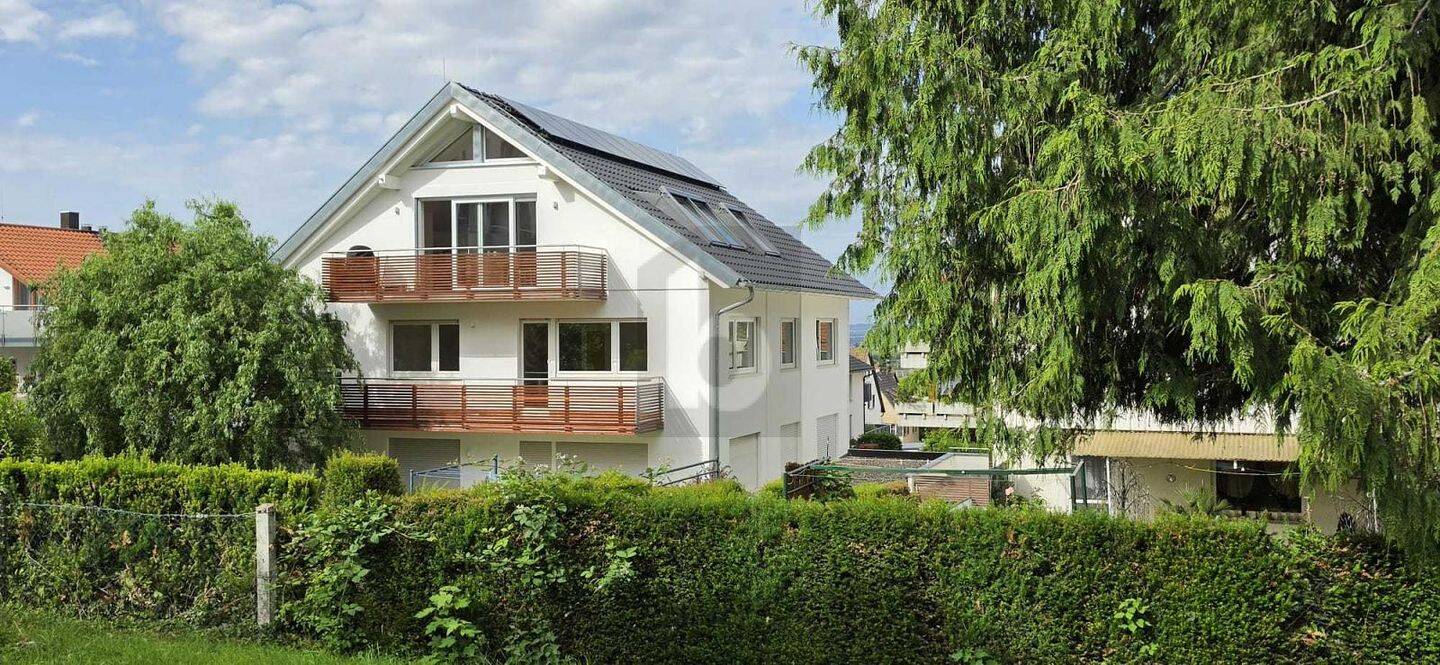 ERSTBEZUG: HELL, MODERN & MIT BALKON