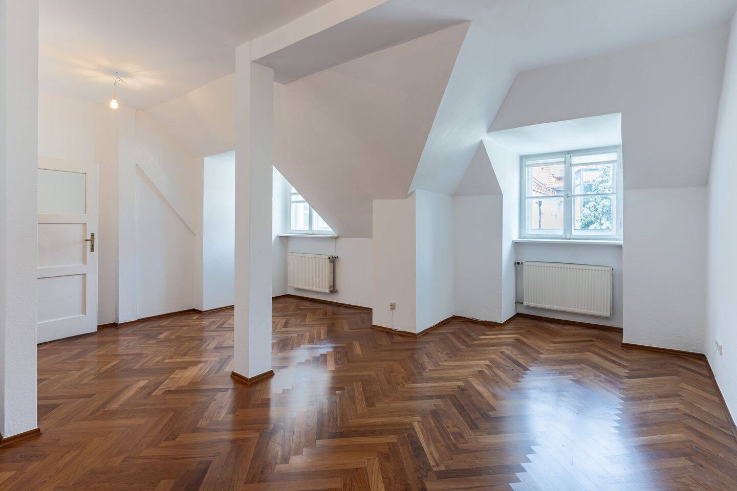 **Historischer Charme über den Dächern Lehels – Denkmalgeschützte Altbauwohnung im Dachgeschoss**