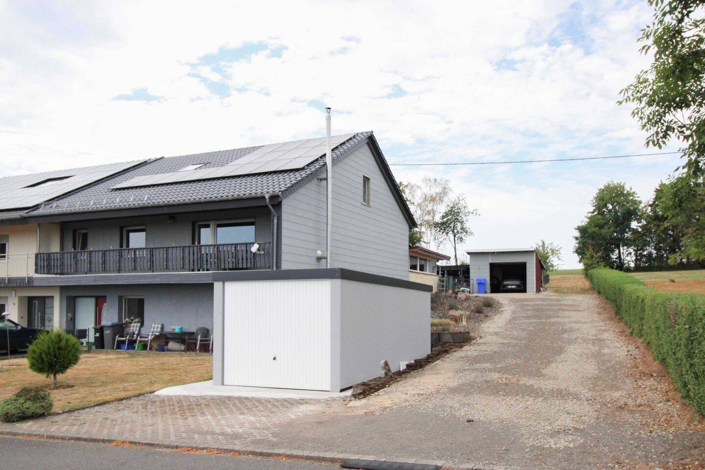 Großzügiges Mehrgenerationenhaus mit Einliegerwohnung und weitläufigem Grundstück in Steinborn, 54655 Steinborn