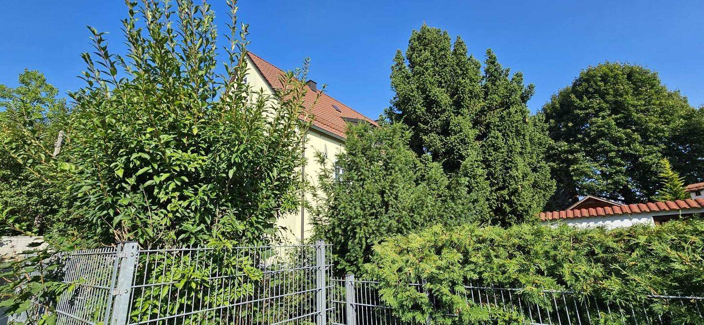 Sehr gepflegte, regelmäßig modernisierte und renovierte Doppelhaushälfte in sehr guter Lage, 92224 Amberg
