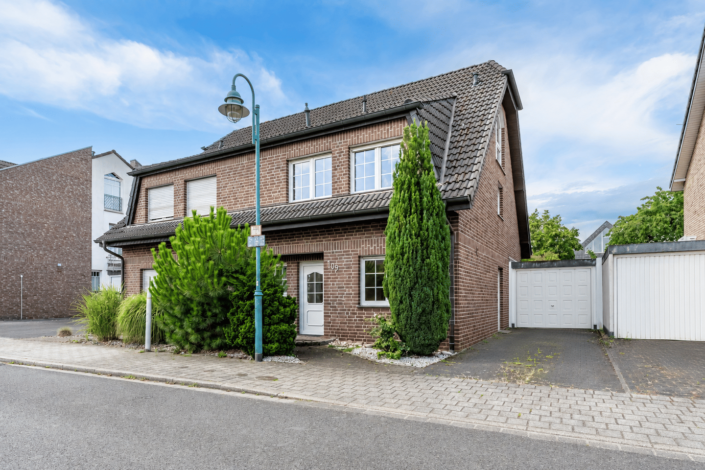 Familiendomizil in Duisburg – Bergheim, 47228 Duisburg (Bergheim Friemersheim Hochemmerich Winkelhausen)