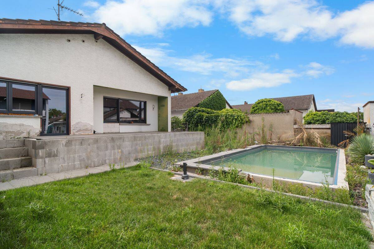 Freistehender Bungalow mit begonnener Modernisierung, 64584 Biebesheim am Rhein