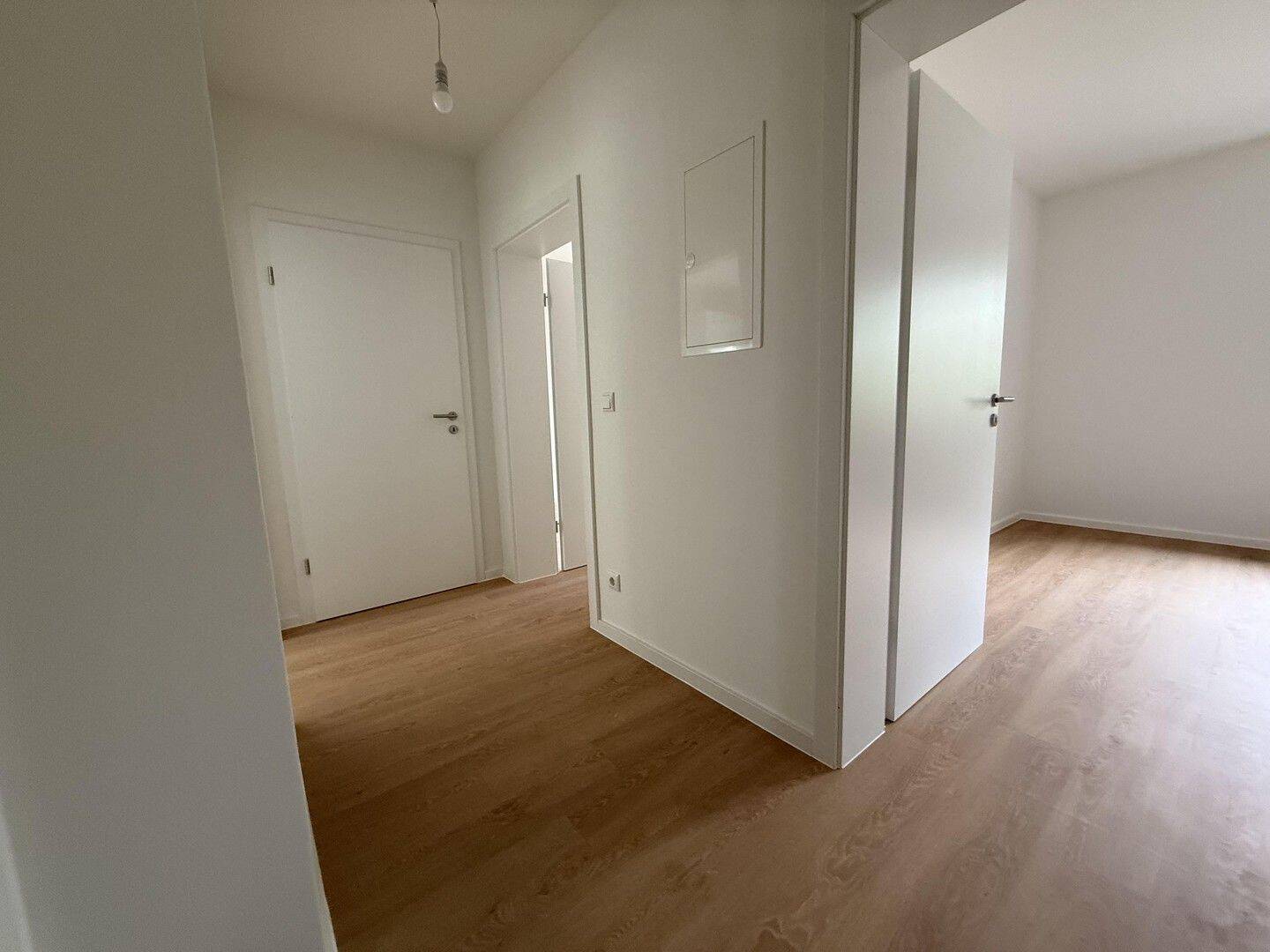 Kernsanierte 2-Zimmer-Wohnung im EG mit Fußbodenheizung und Stellplatz