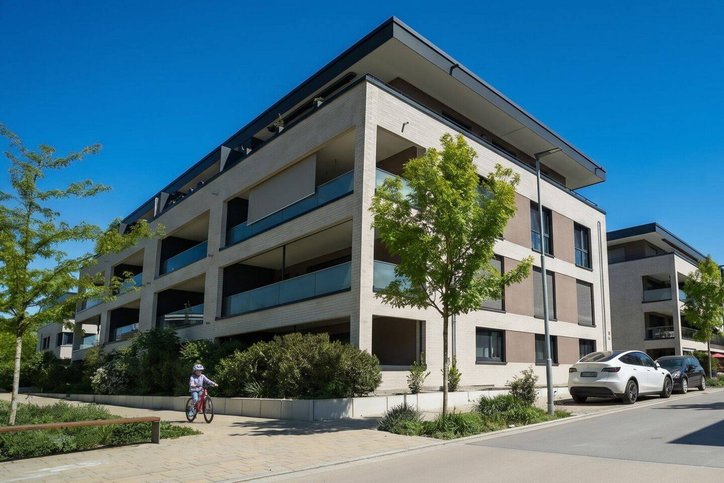 Wohnluxus & Lebensqualität am Schlosssee – Neuwertige 4-Zimmer-Wohnung im 1. Obergeschoss, 88682 Salem