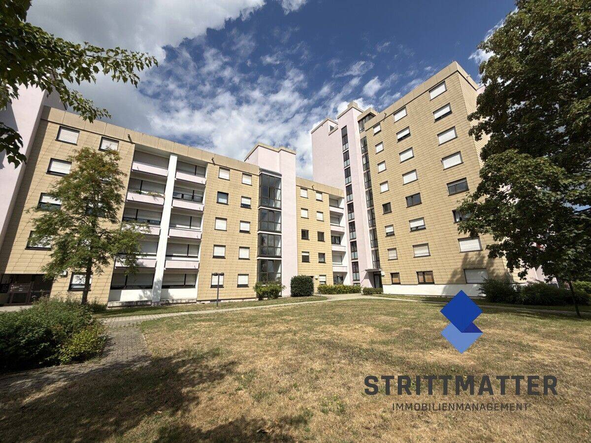 Großzügige 4-Zimmer-Wohnung mit unverbaubarer Aussicht, Westbalkon, Aufzug und Tiefgaragenstellplatz, 78050 Villingen-Schwenningen