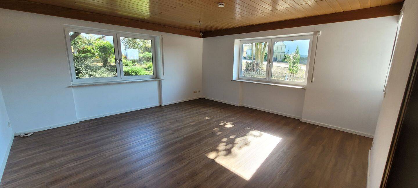 Ländliche Wohnung mit Südwest-Terrasse & Ost-Balkon, 84036 Kumhausen
