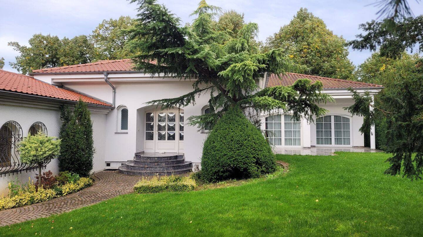Hochwertiges Einfamilienhaus | 177 m² | 994 m² Grundstück | Doppelgarage | zentrale Lage, 74348 Lauffen am Neckar