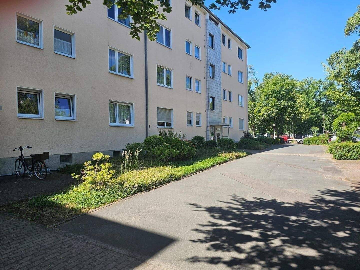 Sofortbezug / TOP 2 Zimmerwohnung mit Sonnenbalkon und Tageslichtbad – 0172-3261193, 13581 Berlin (Spandau)