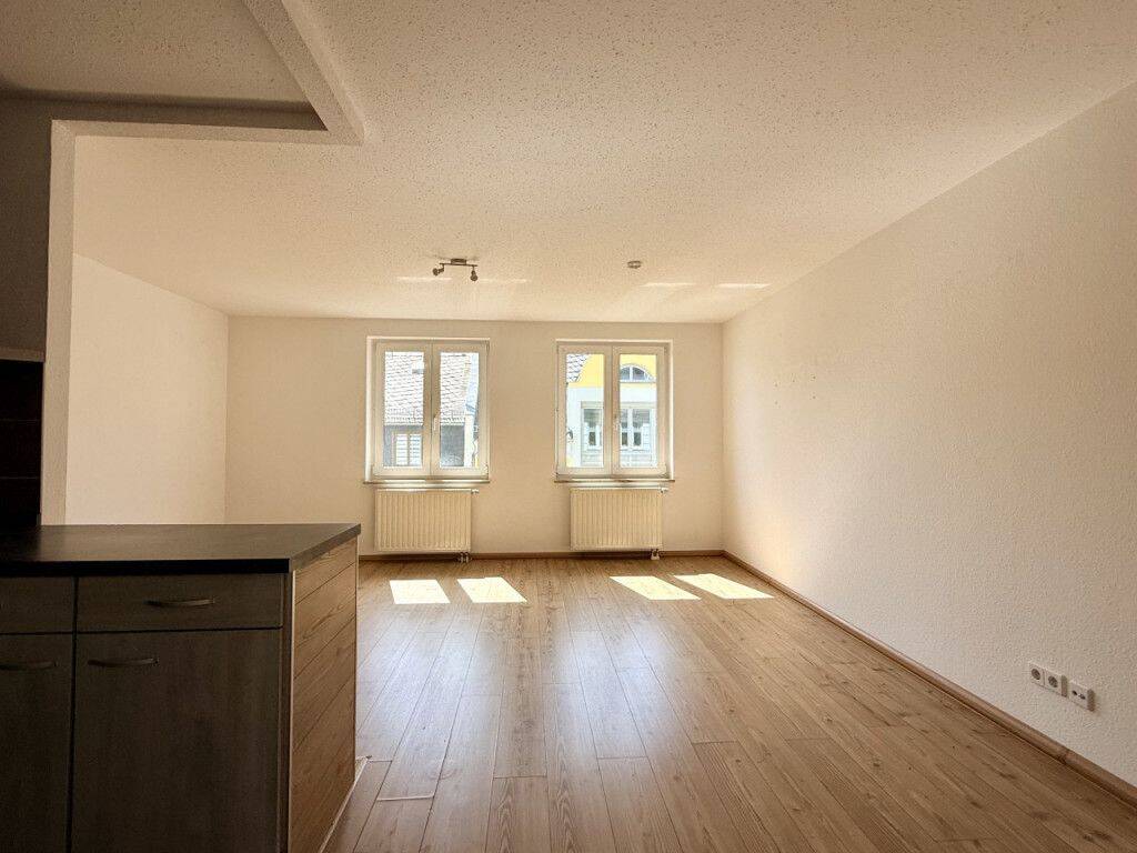 Attraktive 2-Raum-Wohnung mitten im Zentrum von Plauen, 8523 Plauen