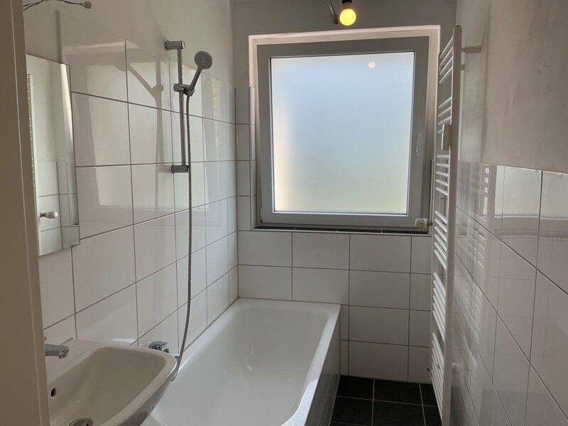 Sanierte Wohnung in energetisch saniertem Haus!