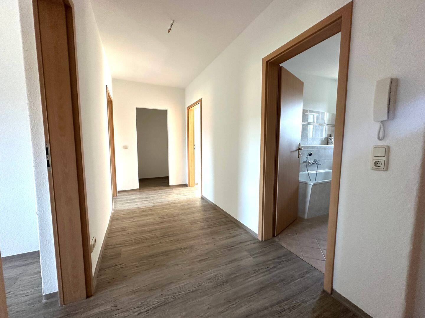 Mit Aufzug! 2-Raum-Whg. mit Balkon, Bad mit Wanne & Dusche! In der Geraer-Innenstadt!, 7545 Gera (Bieblach Innenstadt Ostviertel Pforten Untermhaus)