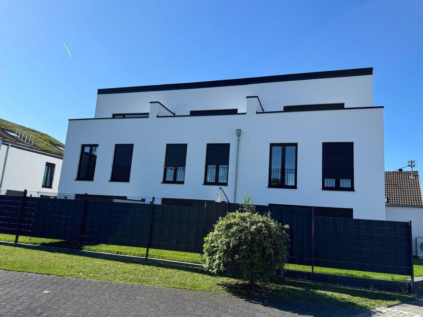 Modernes Neubau-Reihenmittelhaus Energieklasse A+ mit Garten und Stellplatz in HANGELAR, 53757 Sankt Augustin
