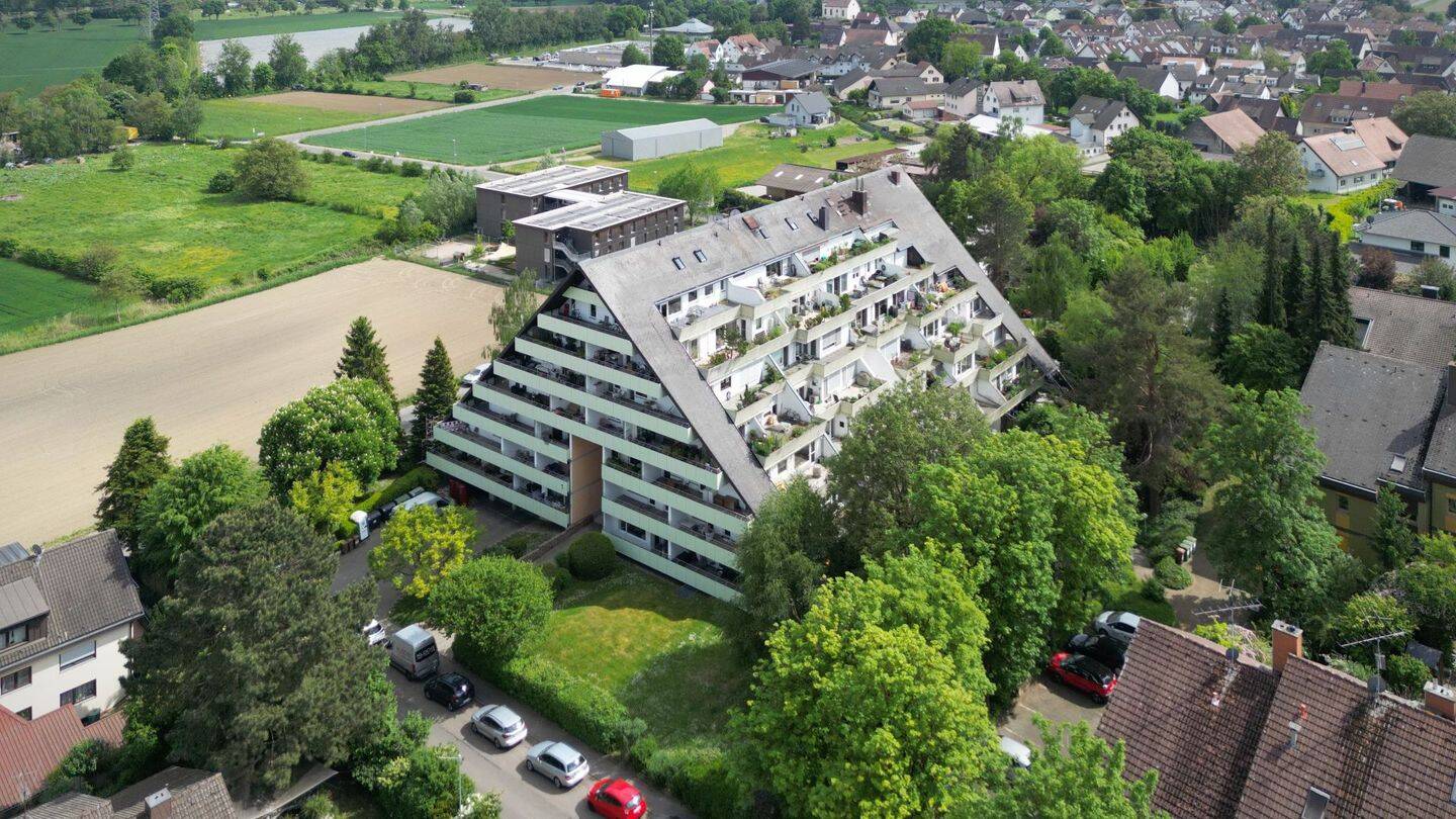 Großzügig geschnittene 3-Zimmer-Wohnung mit großem Balkon und Blick ins Grüne, 79112 Freiburg im Breisgau (Munzingen Opfingen Tiengen Waltershofen)