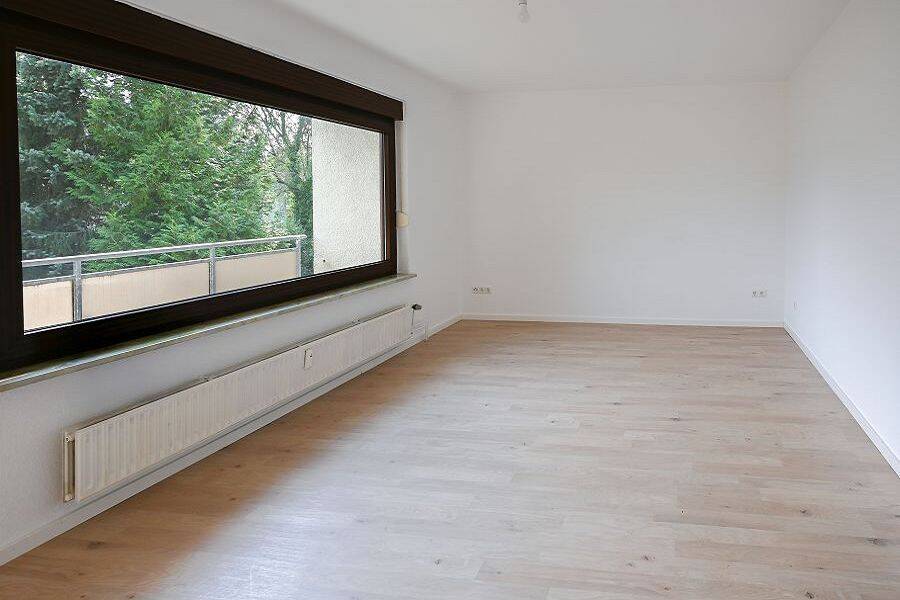 Paderborn: Charmante Eigentumswohnung mit großem Balkon und eigenem Garten!, 33102 Paderborn