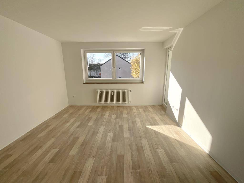 Im modernisierten Mehrfamilienhaus: Schöne, helle 3-Zimmer-Wohnung frei!, 33330 Gütersloh