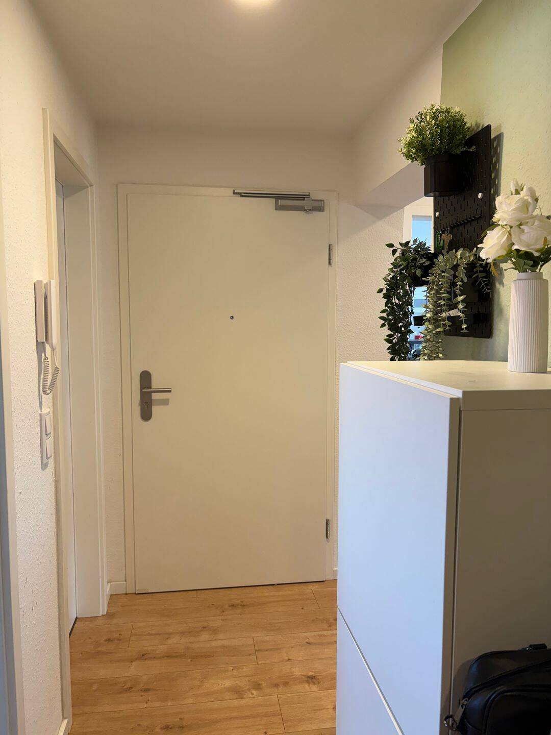 Ruhige und große 4 Zimmer Wohnung für Partner und Familien, 39126 Magdeburg (Barleber See Gewerbegebiet Nord Industriehafen Neustädter See Rothensee)