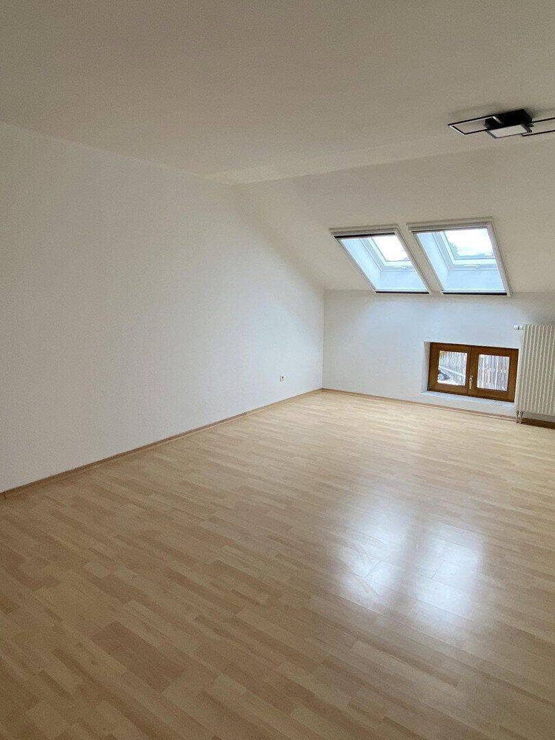 Helle 3,5-Zimmer Wohnung in Königsdorf-Osterhofen, 82549 Königsdorf