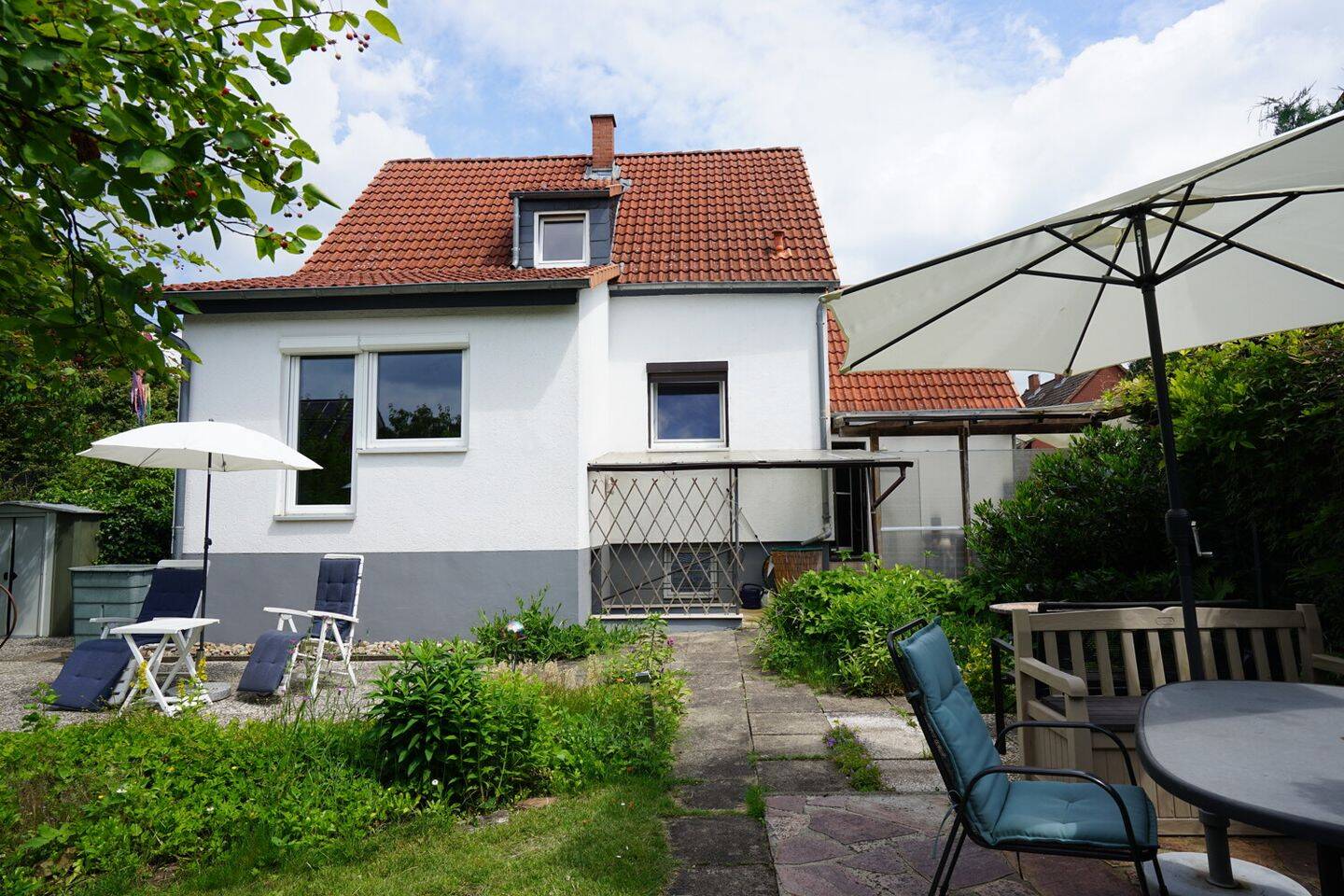 Einfamilienhaus mit wunderschönem Garten und Baugrundstück im romantischen Klosterviertel, 38108 Braunschweig