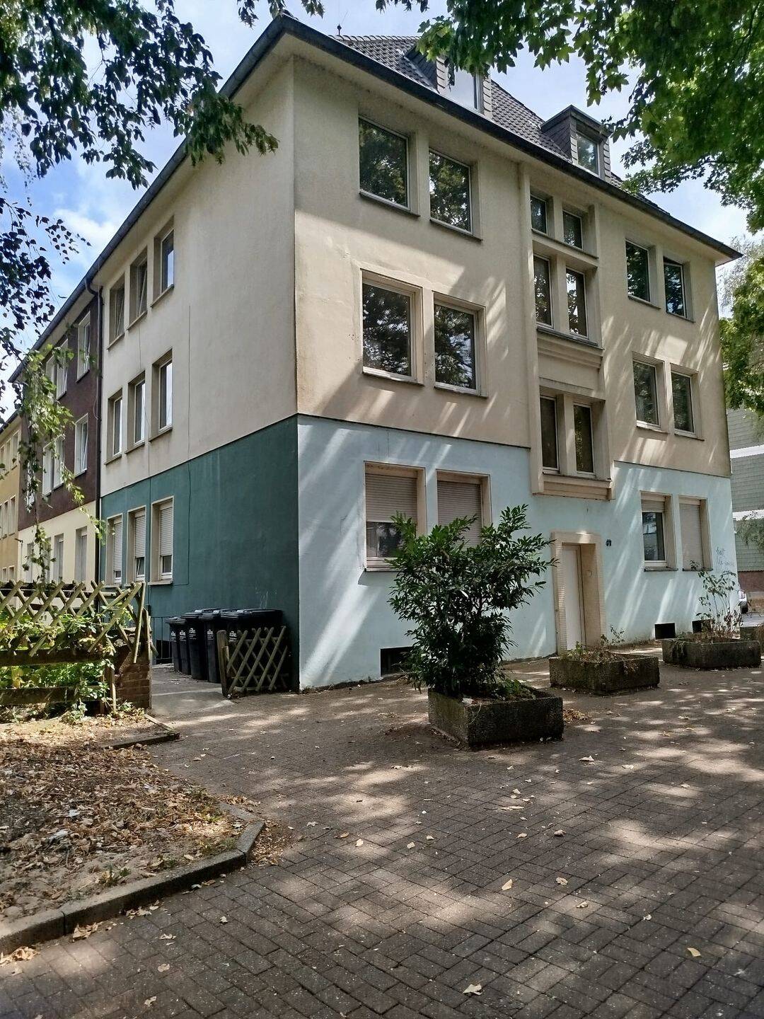 Teilsanierte 2-Zimmer-Wohnung im 1.OG-frisch renoviert und zentral gelegen., 45143 Essen (Altendorf Bochold Nordviertel Westviertel)