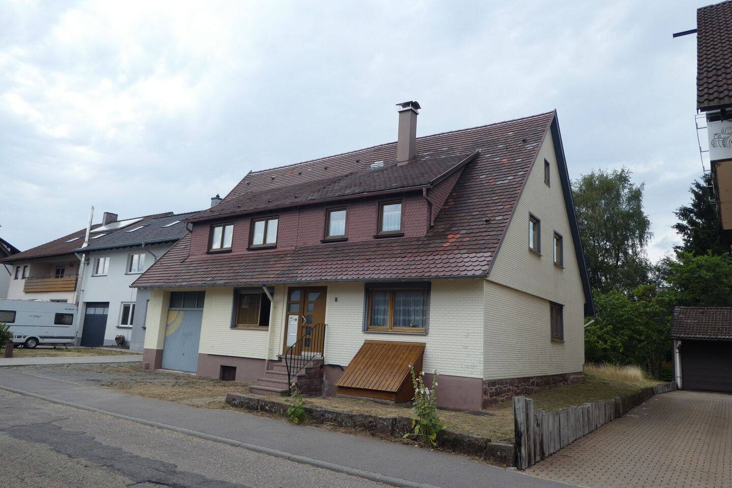 Mehrgenerationenwohnen oder große Familie? Hier gibt es viel Platz…, 75335 Dobel