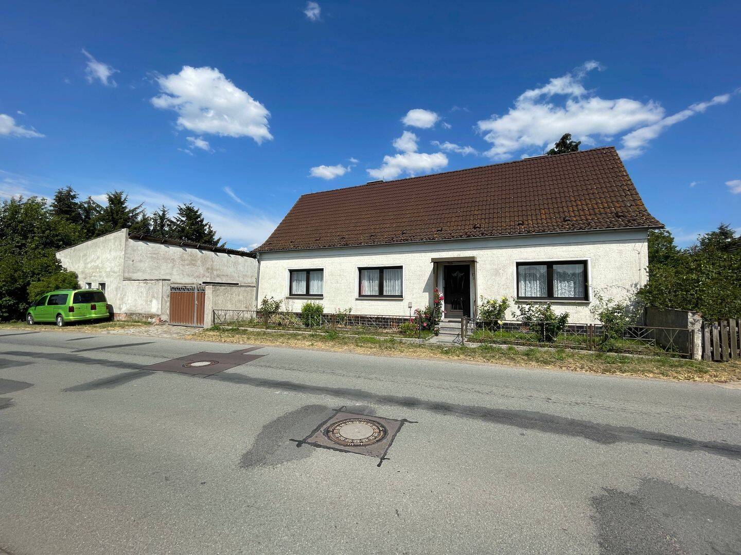 Wohnhaus mit großem Grundstück und vielseitigen Nebengebäuden – viel Platz für individuelle Ideen, 39629 Bismark (Altmark)