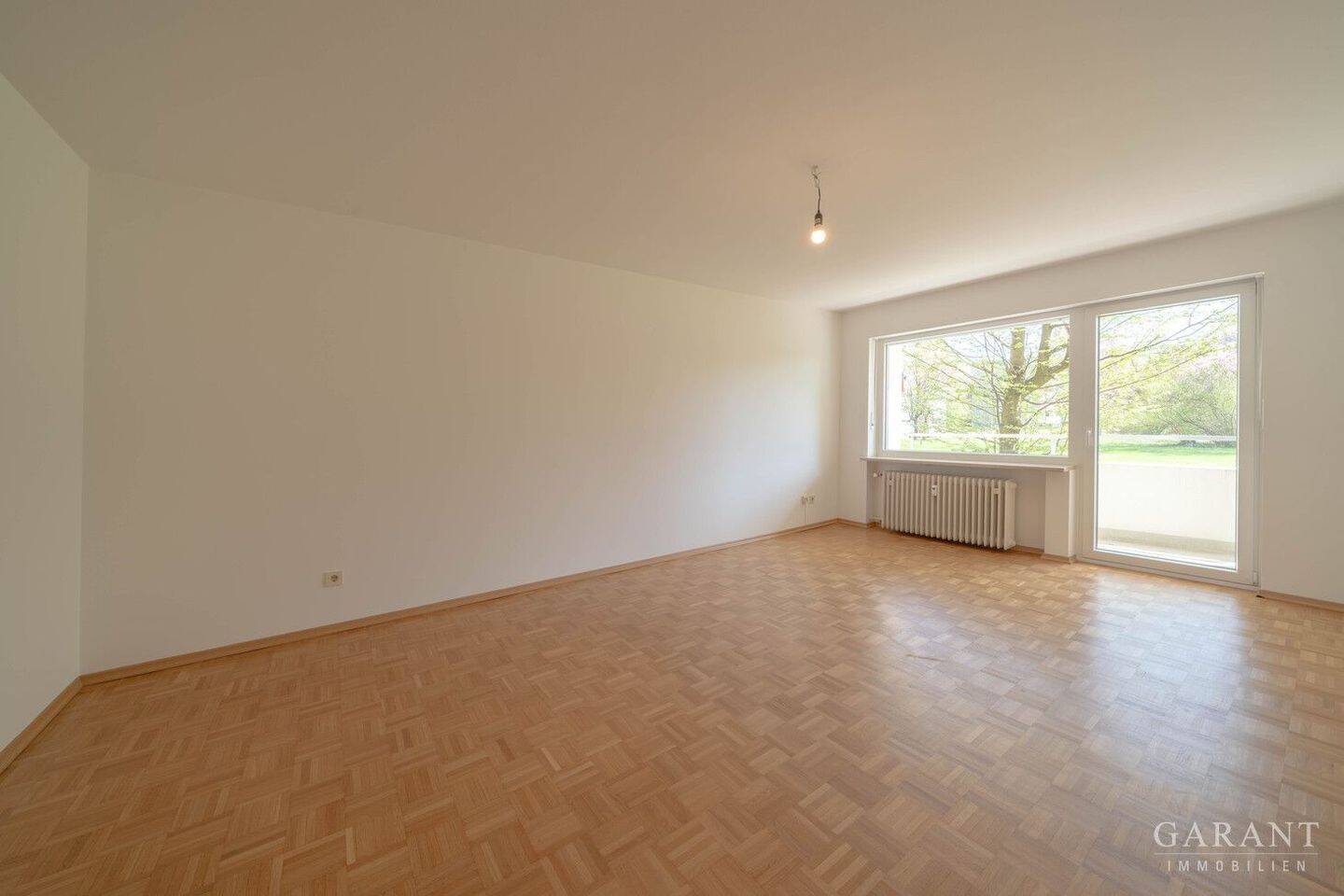 Urban angebunden & ruhig gelegen – stilvolle 2 Zimmer-Wohnung mit Balkon und S-Bahn vor der Tür, 82178 Puchheim