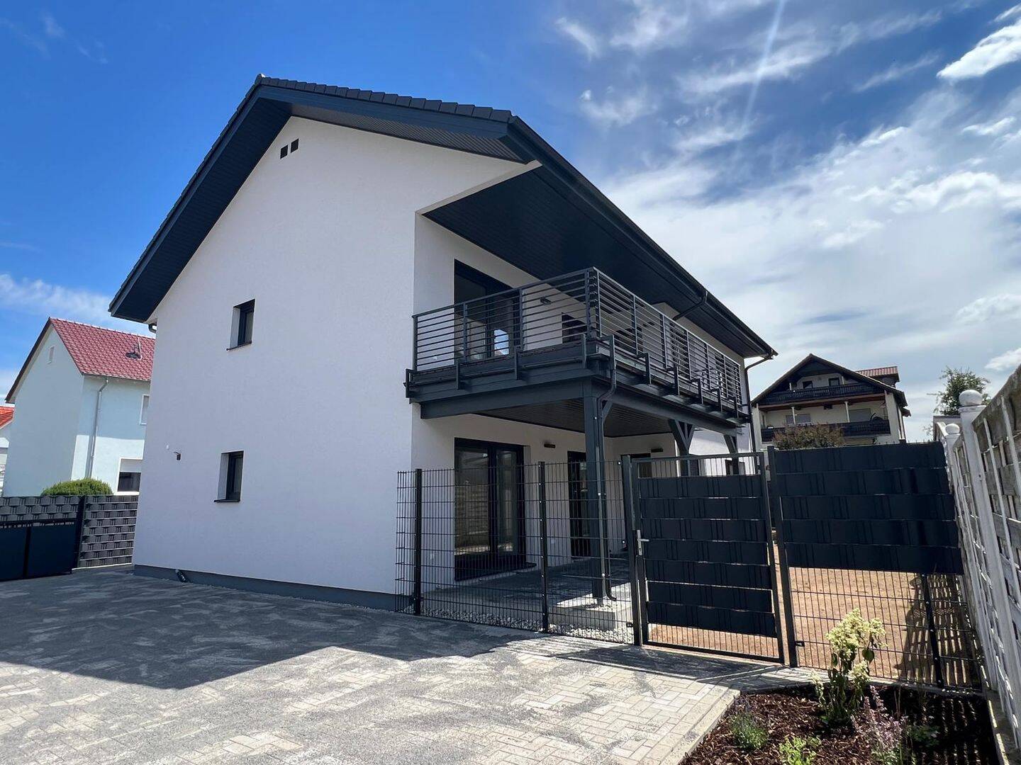 Erstbezug: Hochwertige 4-Zimmer-Neubauwohnung mit Balkon, Gartenanteil und KfW-40-QNG, 63762 Großostheim