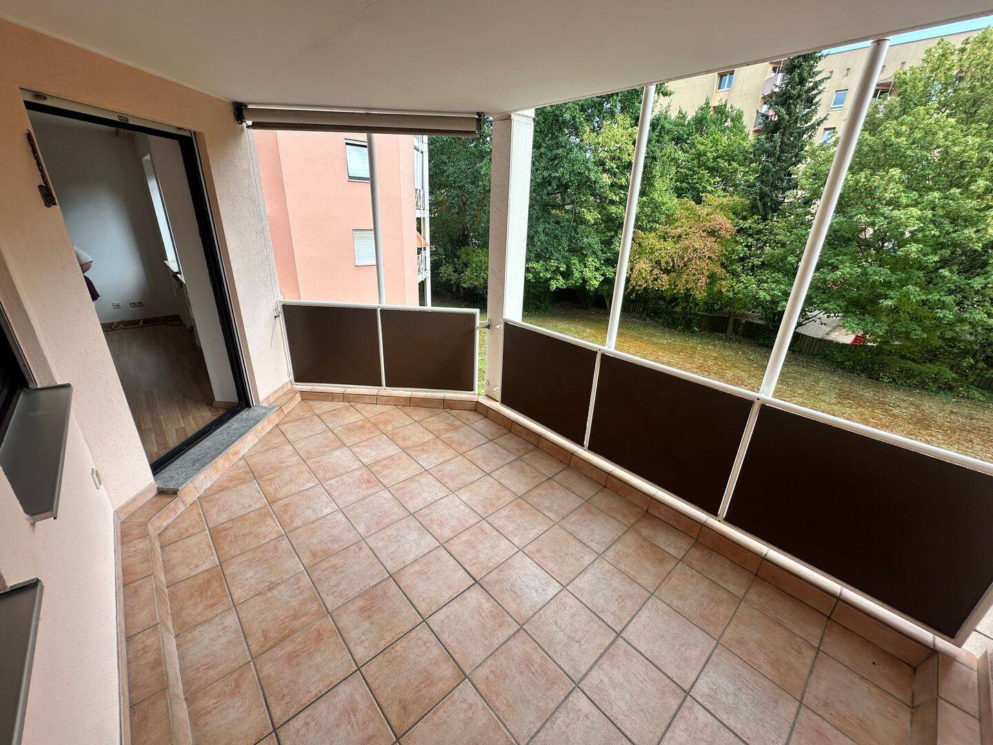 Frisch renovierte 3-Zimmer-Wohnung mit großem Südbalkon & TG-Stellplatz, 90449 Nürnberg (Gebersdorf Neuröthenbach Röthenbach bei Schweinau)
