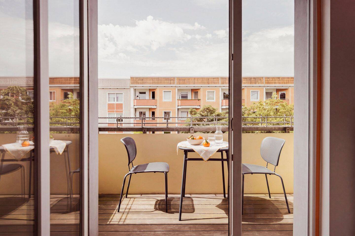 Über den Baumkronen – helle Zweizimmerwohnung mit Südwestbalkon & Aufzug, 10243 Berlin (Friedrichshain-Kreuzberg Friedrichshain)