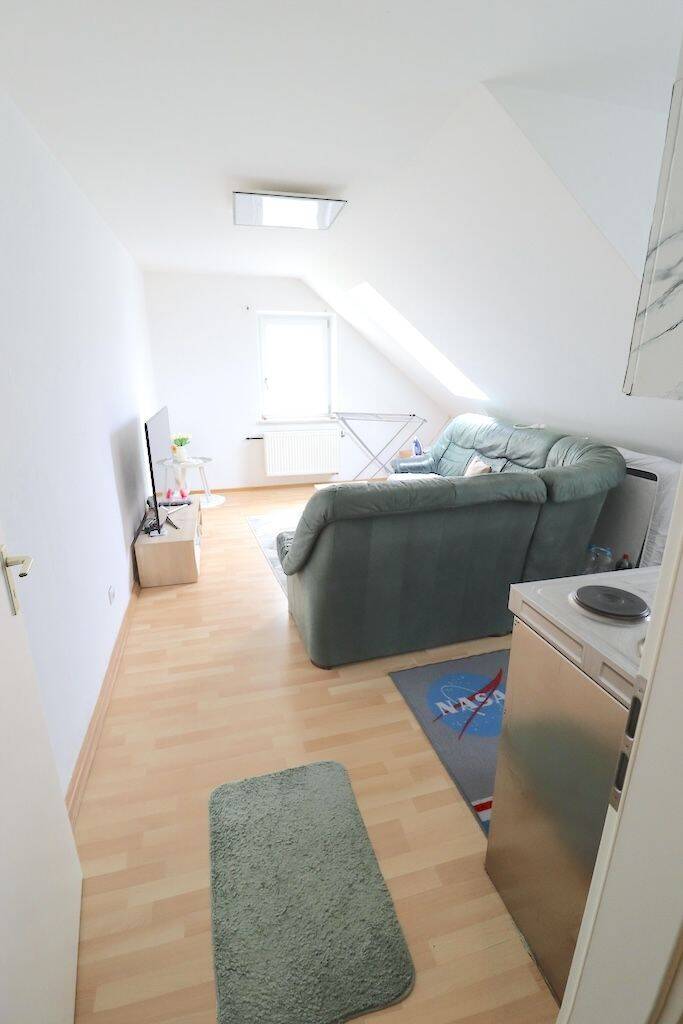 1-Zimmer-Dachgeschosswohnung – Stadtnah im beliebten Nikolaviertel in Landshut – Modernisiert 2025, 84034 Landshut (Münchnerau Nikola West)