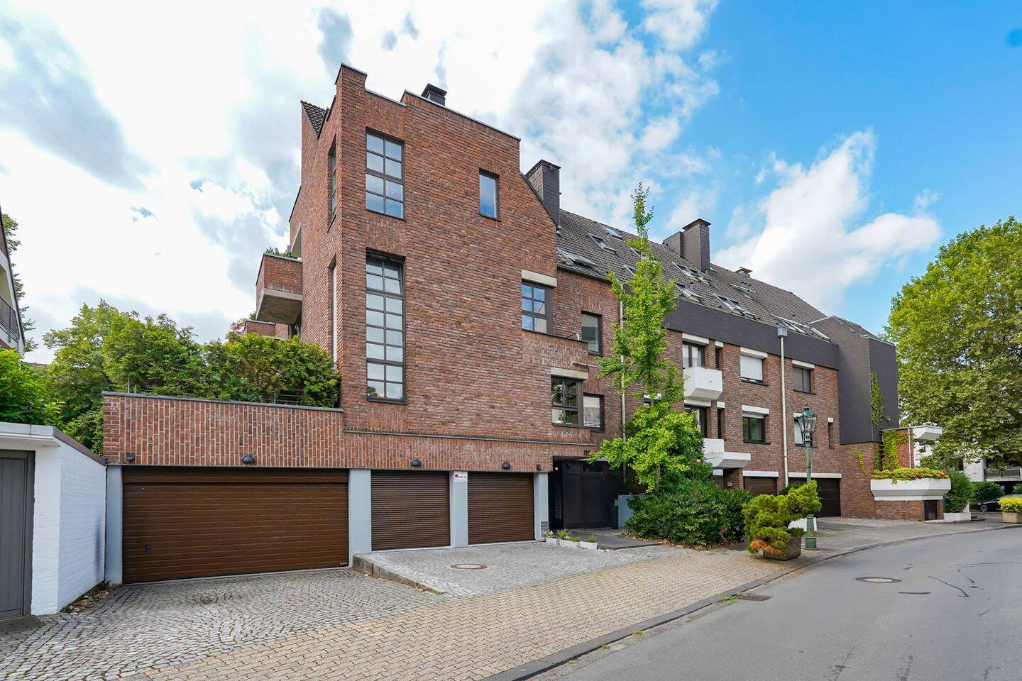 Oberkassel: 2 Zimmerwohnung mit großer Loggia und Garage, 40545 Düsseldorf (Oberkassel)