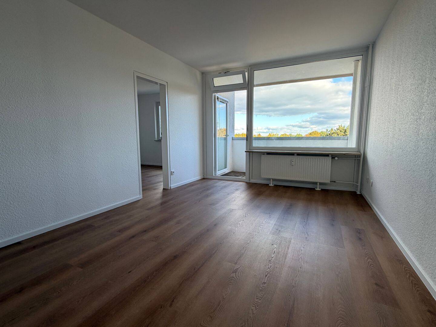 Renovierte 2-Zimmer-Wohnung mit Balkon & Aufzug – kurze Wege zu U1, EKZ, Ärzte, Sportpark und Kulturhaus, 22850 Norderstedt