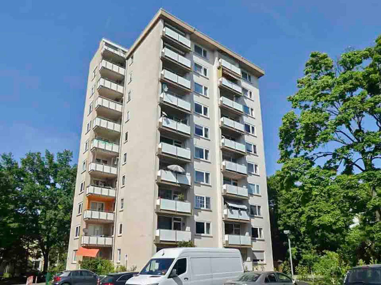 Hoch über Offenbach: Stilvolle 3-Zimmer-Wohnung mit Balkon und Skyline-Panorama, 63071 Offenbach am Main (Offenbach am Main Tempelsee)