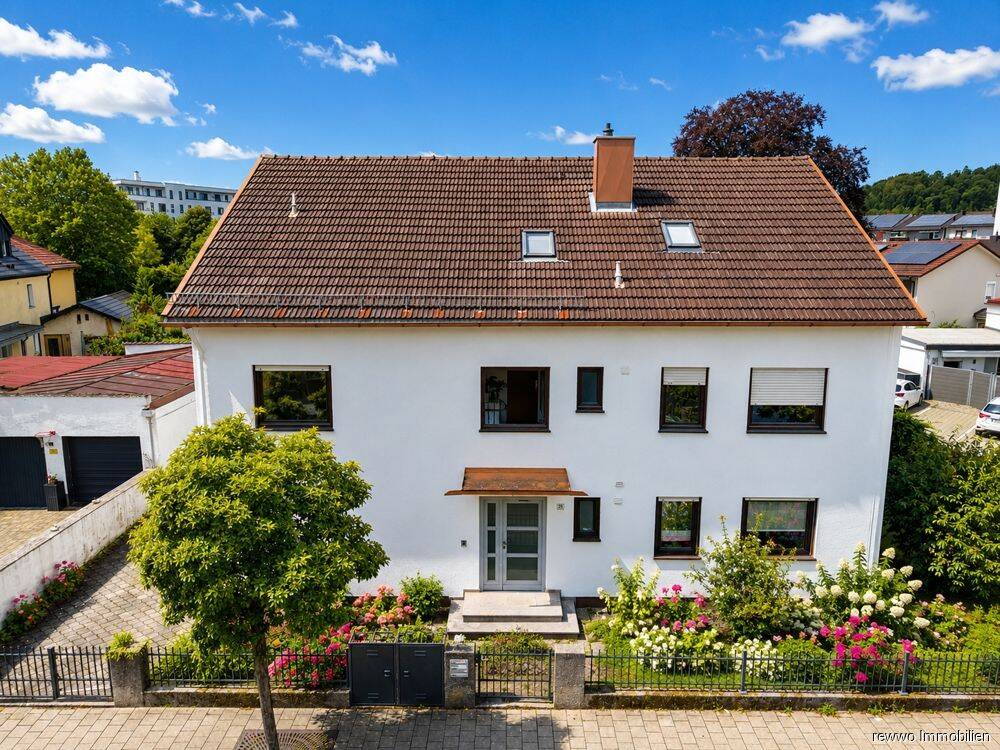 Großzügige 4-Zimmer-Wohnung mit Balkon und ca. 105 m² Wohnfläche in Burghausen, 84489 Burghausen