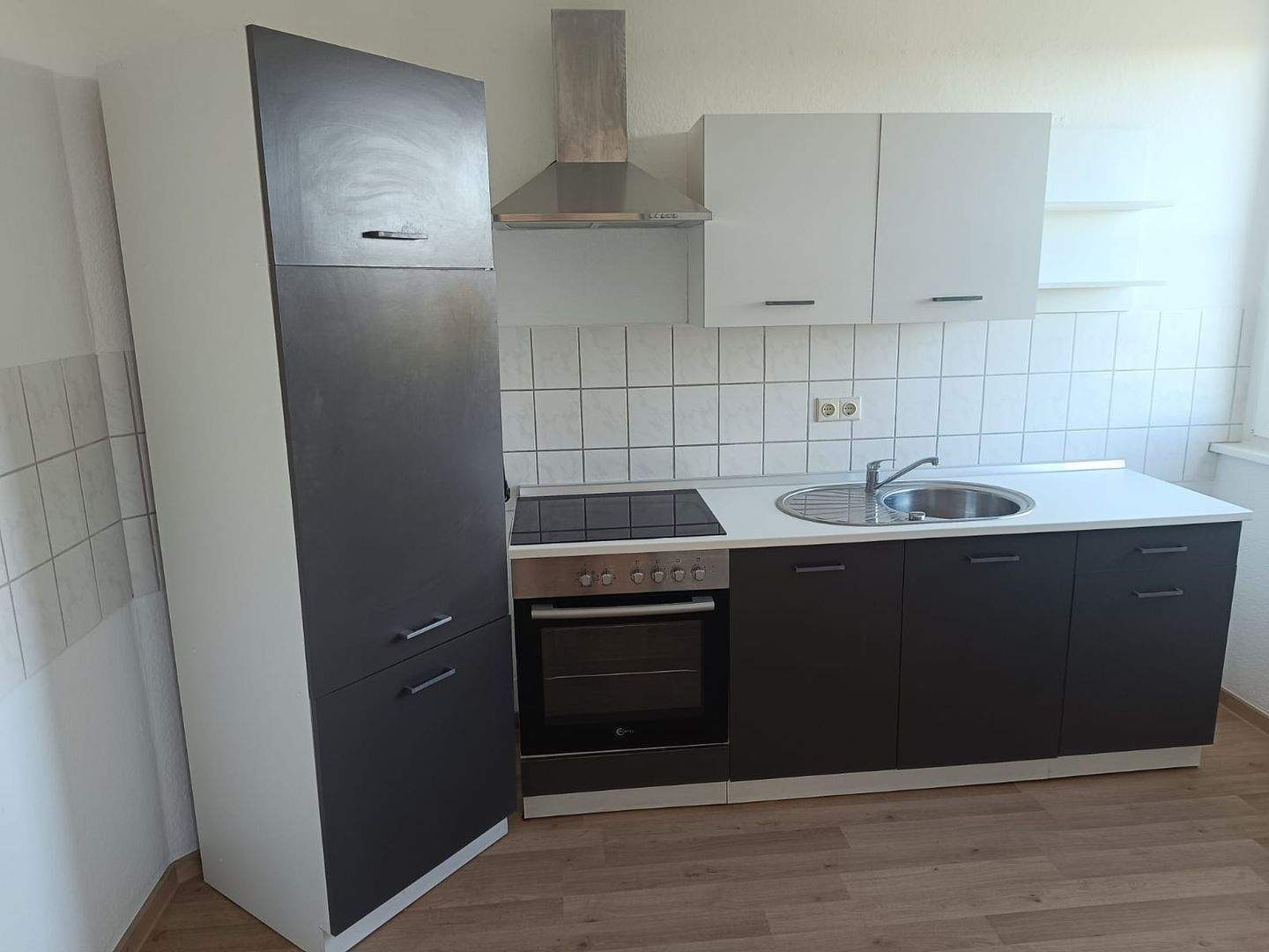 schöne 3-Raum Wohnung frisch renoviert mit EBK, 39418 Staßfurt