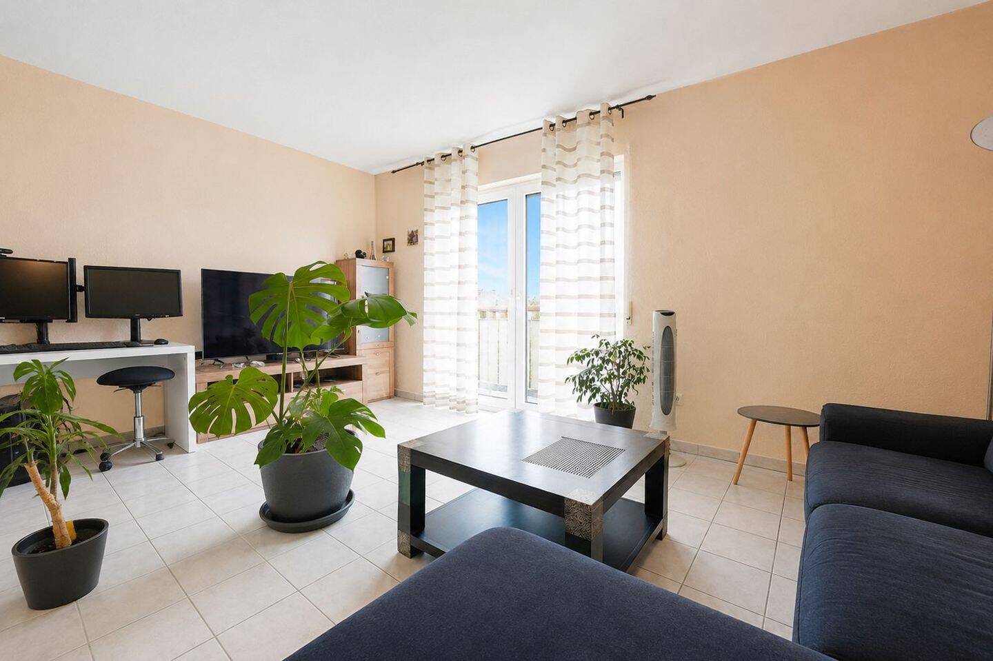 Gepflegte 2-Zimmer-Wohnung mit Balkon, 64560 Riedstadt