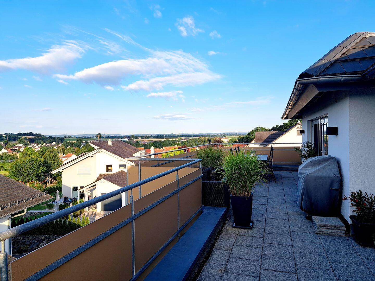 Helle Penthouse Wohnung in Mietingen mit großzügigem Außenbereich und Doppelgarage, 88487 Mietingen