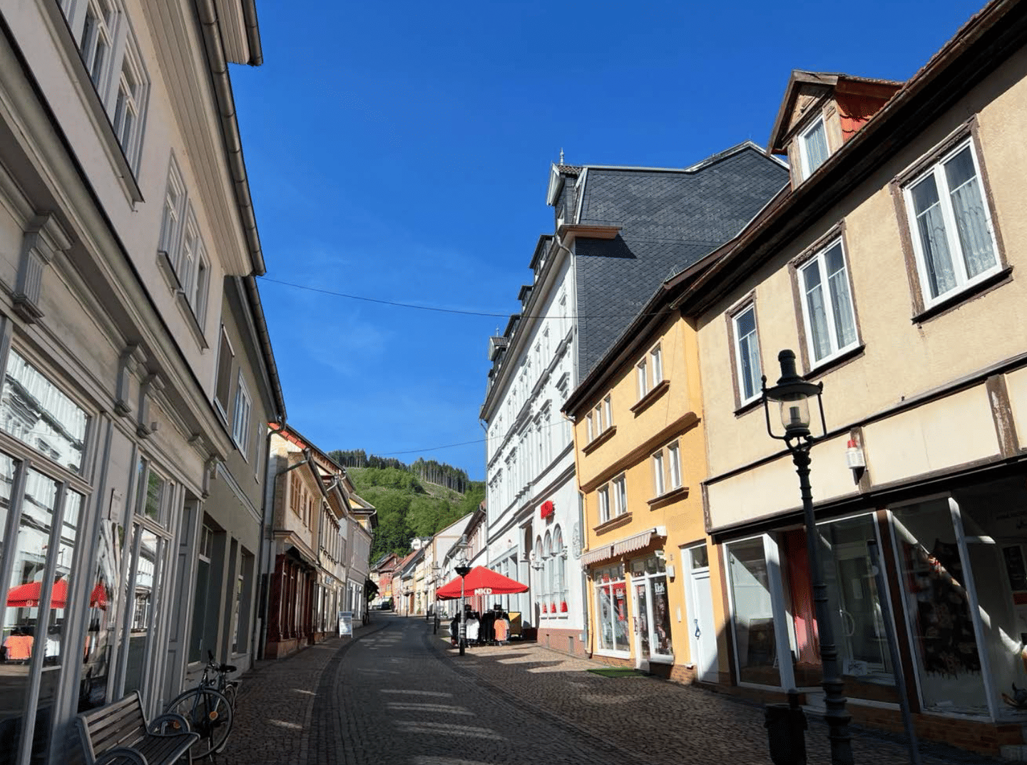 59 qm mit Einbauküche – 2-Zimmer-Wohnung in zentraler Lage von Friedrichroda – PKW-Stellplatz möglich, 99894 Friedrichroda