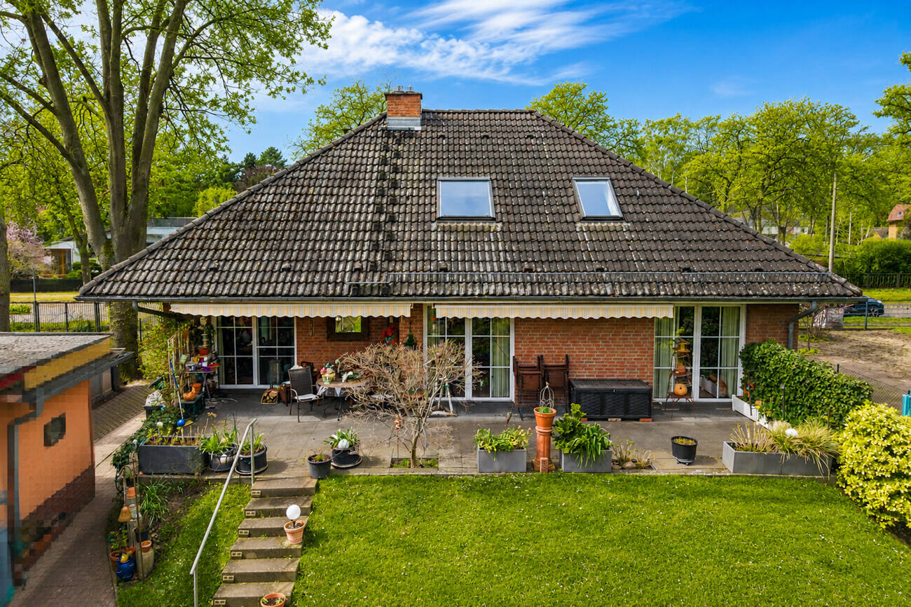Schöne 3-Zimmer-Erdgeschosswohnung mit Gärtchen im modernen Landhausstil in bester Villenlage, 14612 Falkensee