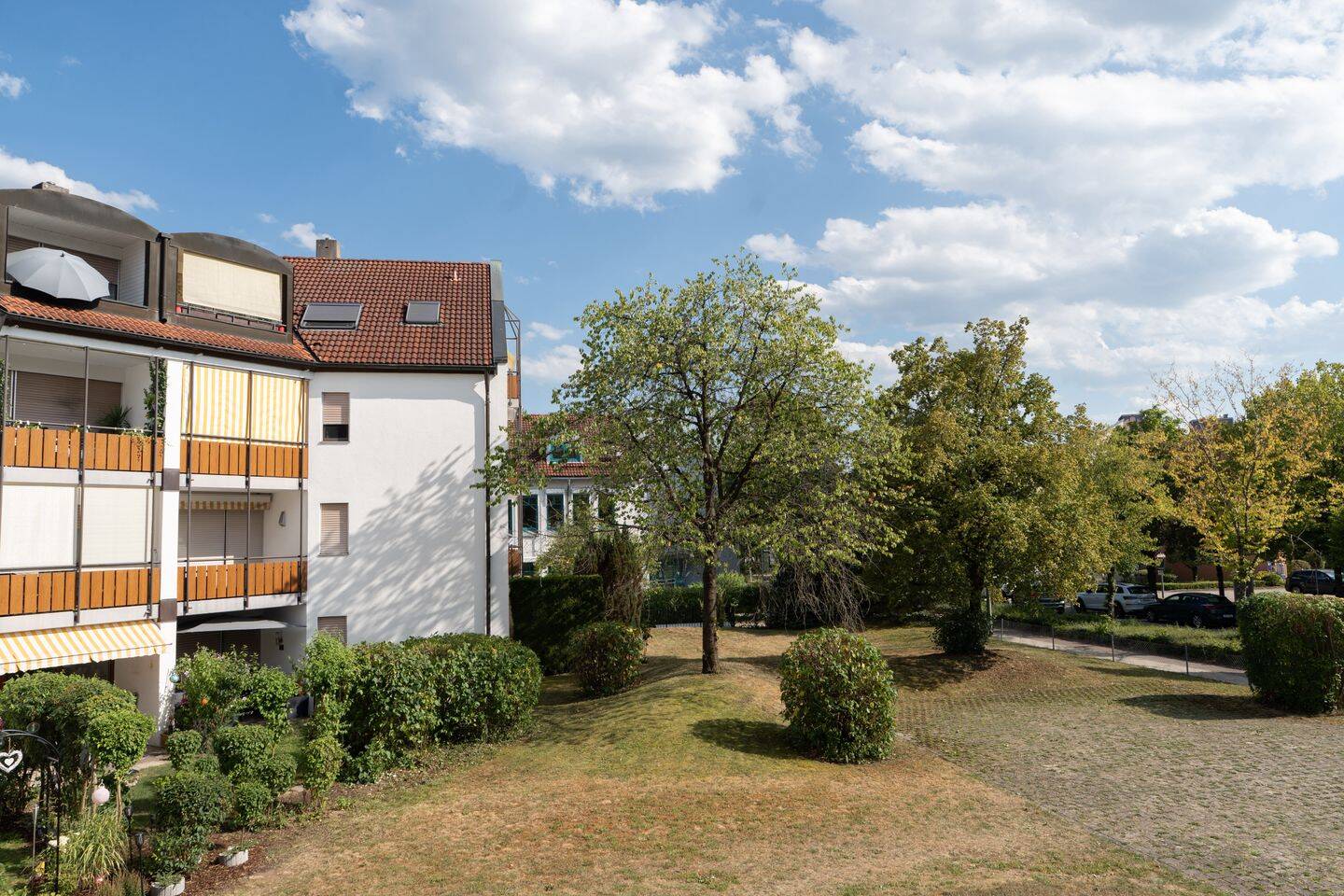 3 – Zimmer – Wohnung mit Balkon in Neukeferloh, 85630 Grasbrunn