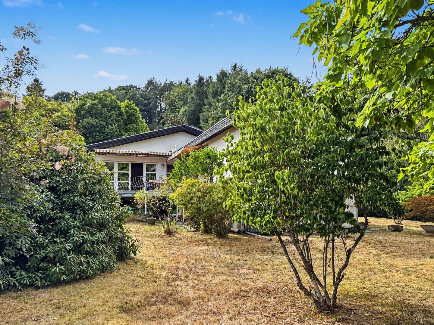 Großzügiger Bungalow mit parkähnlichem Grundstück in Sackgassenlage von Lautzkirchen, 66440 Blieskastel